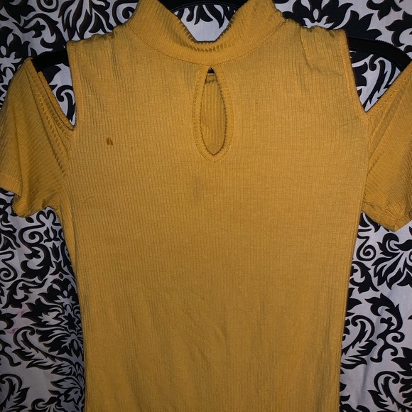 Yellow cold shoulder top - Picture 1 of 3